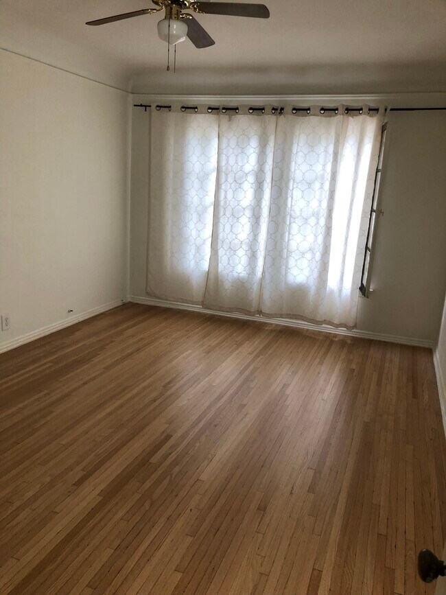 Bedroom - 211 N Swall Dr