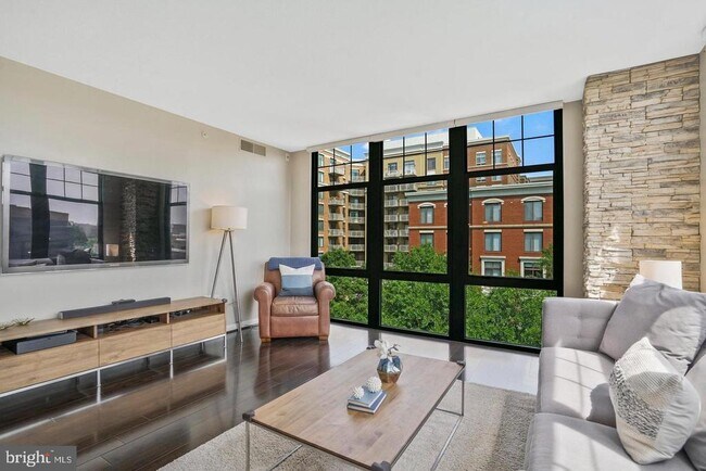 Foto del edificio - 1021 N Garfield St