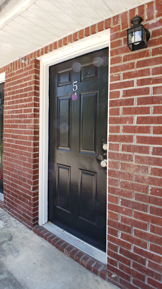 Building Photo - Recently Updated 2/1 Apartment in Austell