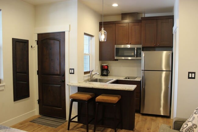 Building Photo - Furnished Studio Near Old Mill - Utilities Included