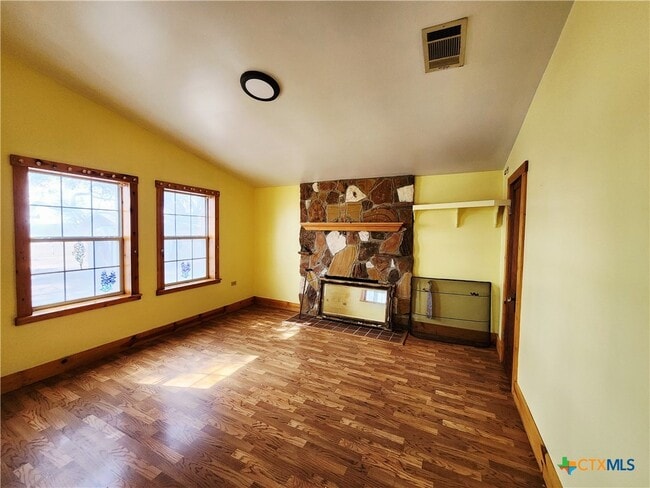 Building Photo - 14942 Cedar Valley Rd