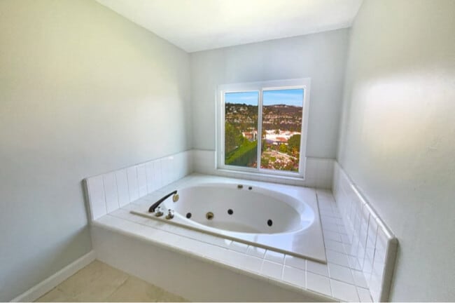 Building Photo - 2644 La Costa Ave