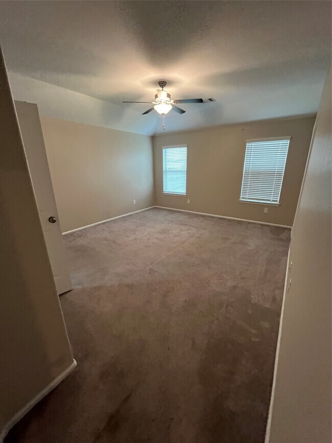 Building Photo - 19024 Pinewood Grove Trl