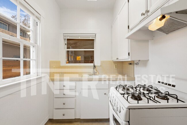 Foto del edificio - 2133 Marshall Way