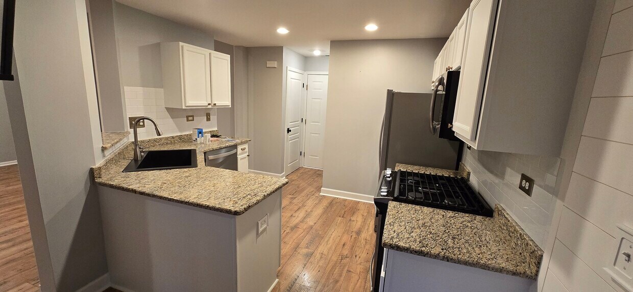 Foto principal - 497 Metropolitan St