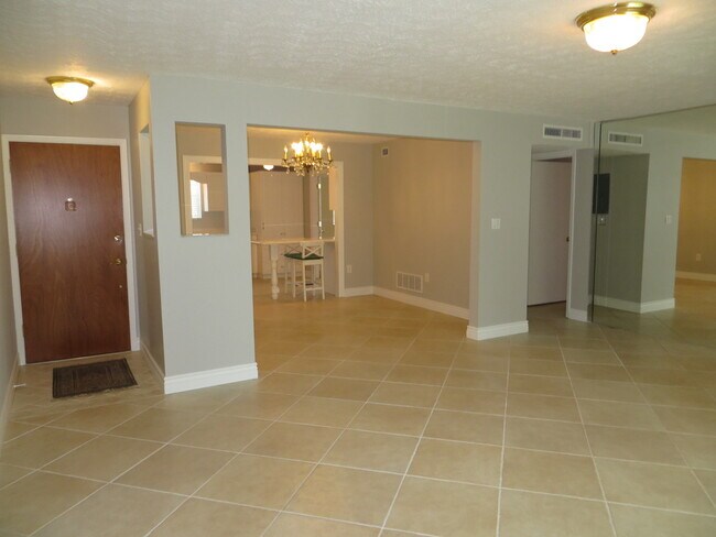 dining room - 4318 Lake Underhill Rd