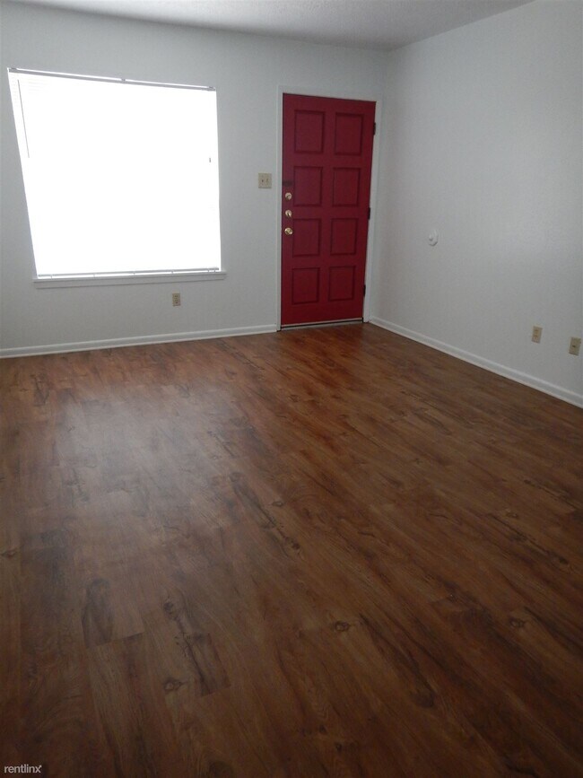 Foto del edificio - 2 br, 2 bath Duplex - 1601 George Bush Dr ...