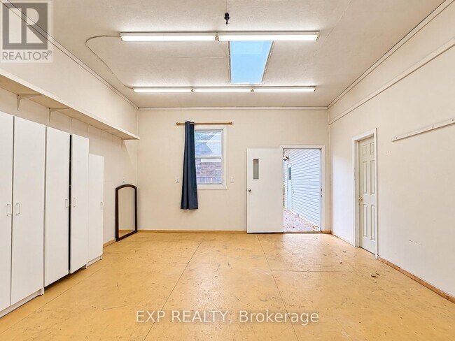 Photo du bâtiment - 4883 Simcoe St