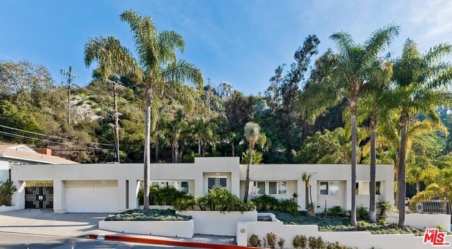 Building Photo - 1514 San Ysidro Dr