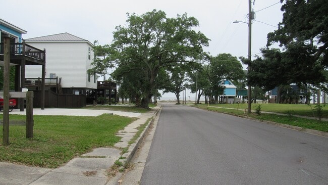 Building Photo - 132 Saint John Ave