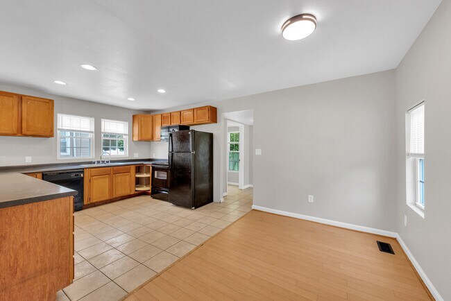 Building Photo - 1009 Elkin St