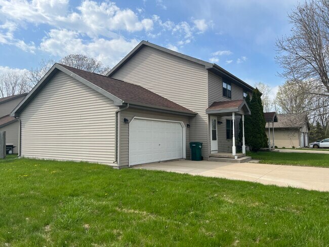 Building Photo - 3401 N Gillett St