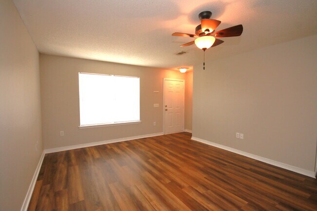 Building Photo - BR/2BA Southwest Pensacola Home with 1-Car Garage, Garden Tub Primary Suite & Convenient Access t...