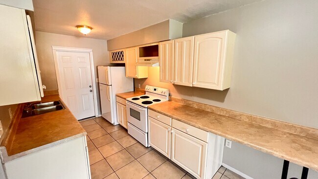 Foto del edificio - 3/2 Duplex in DeLand Available Now!
