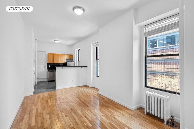 Building Photo - 100 W 67th St
