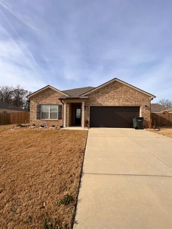 Building Photo - 360 Lilly Dr