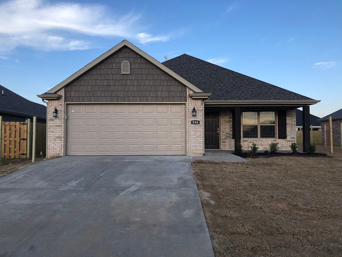 550 Holly Street House for Rent in Centerton, AR