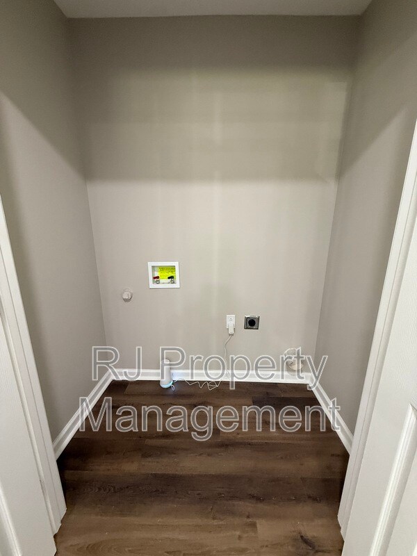 Foto del edificio - 2429 Corry Rd