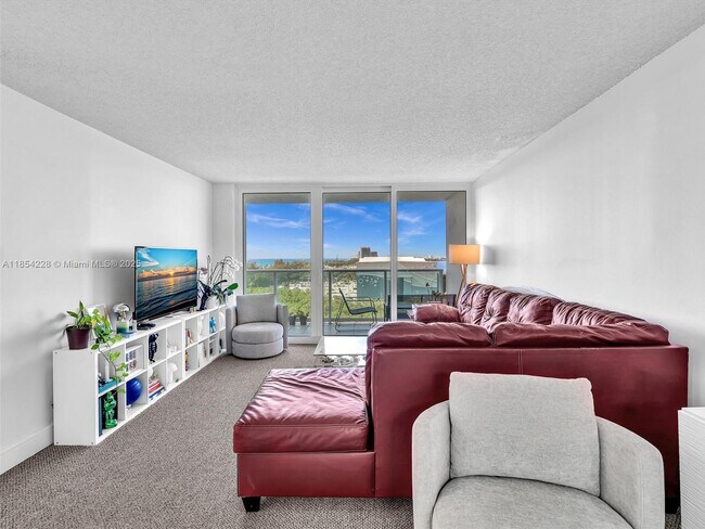 Foto del edificio - 100 Bayview Dr