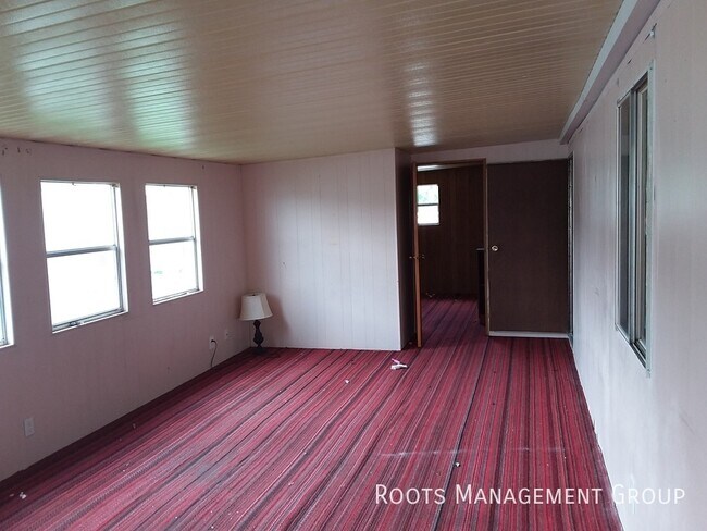 Building Photo - Handyman Special - Free House