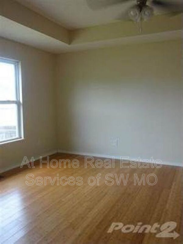 Foto del edificio - 3327 S Parkmont Ct