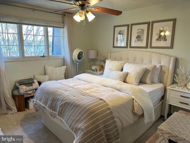 Foto del edificio - 405 Hampton Ct