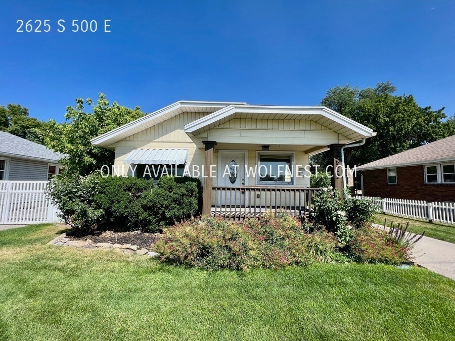 Primary Photo - Fantastic 2 Bedroom Salt Lake Home! No Dep...