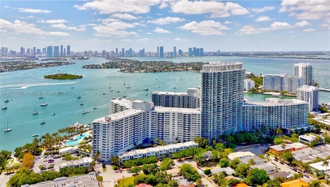 Building Photo - 1500 Bay Rd