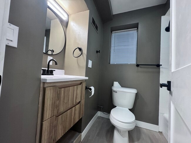 Building Photo - 2123 Central Ave