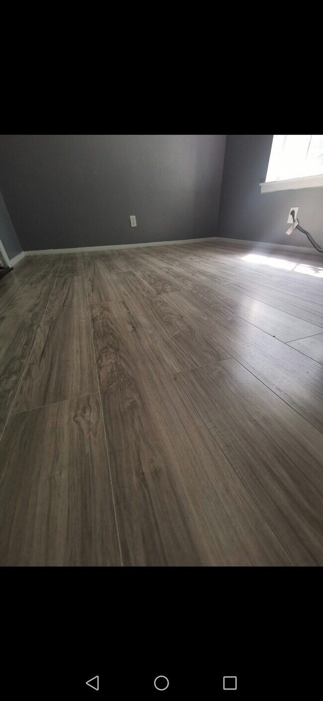 inside house - 539 Moore St S