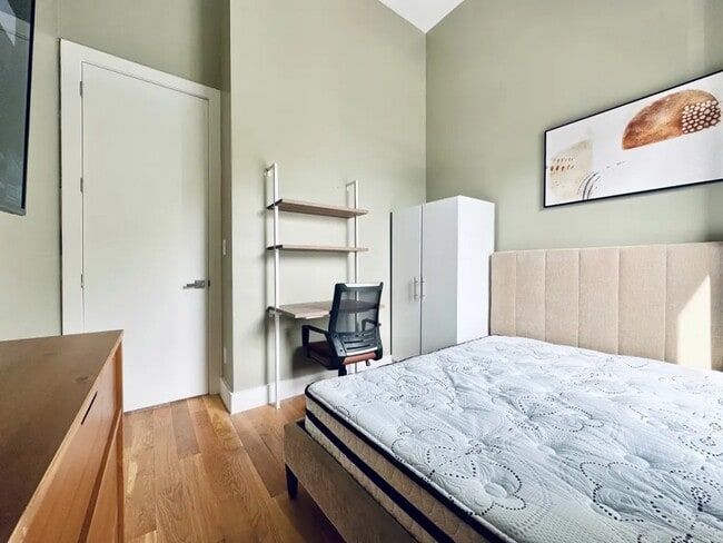 Foto del edificio - Furnished room/NOT APARTMENT