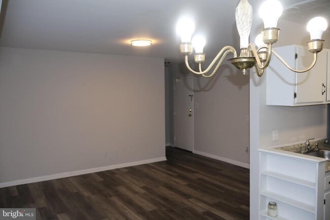 Building Photo - 4951 Americana Dr