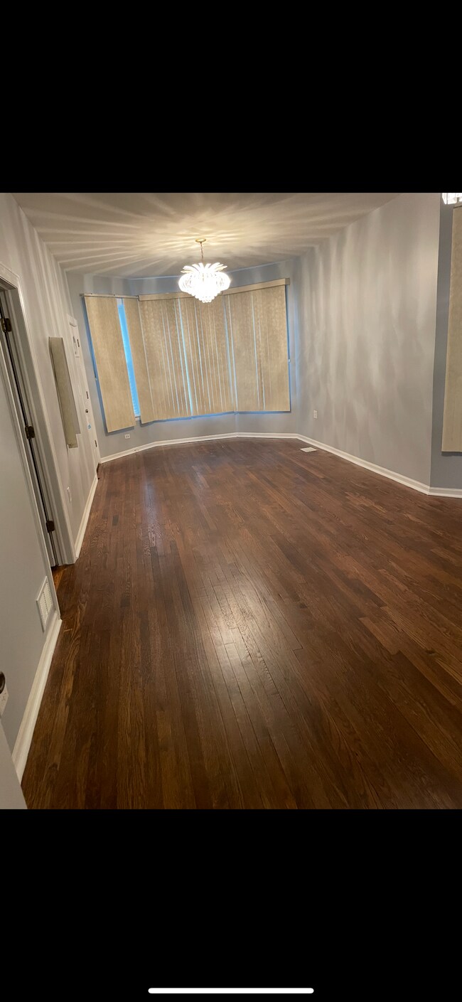 Foto del edificio - 2326 N Harding Ave