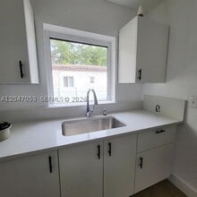Building Photo - 210 SW 30th Ct
