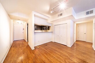 Building Photo - 357 Varick St