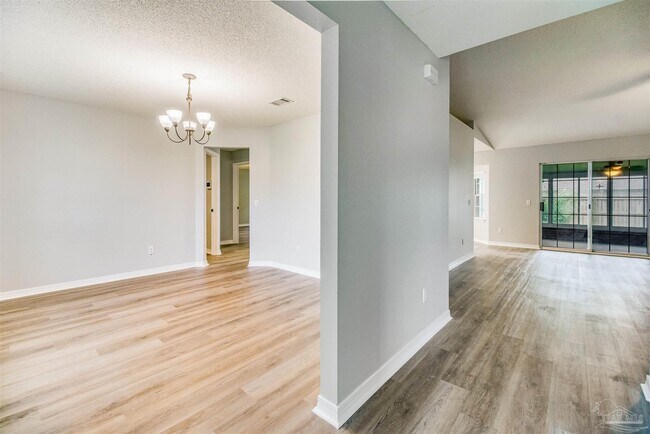 Foto del edificio - 9144 Sebring Dr