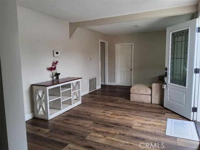 Foto del edificio - 10515 Cypress Ave