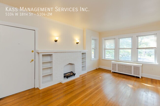Foto del edificio - 5104 W 18th St