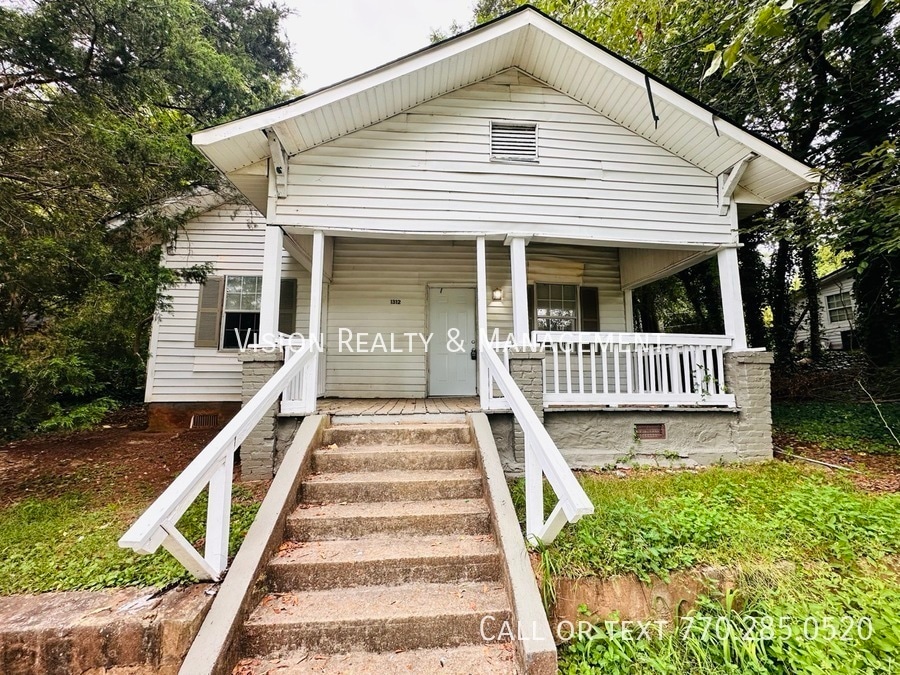 Primary Photo - Move in Ready! 3BD 1 BA Home in LaGrange