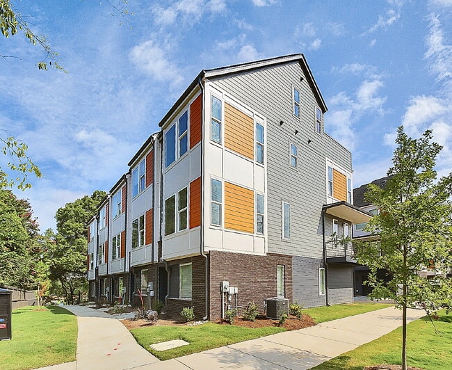 Building Photo - End Unit in SOUTH END