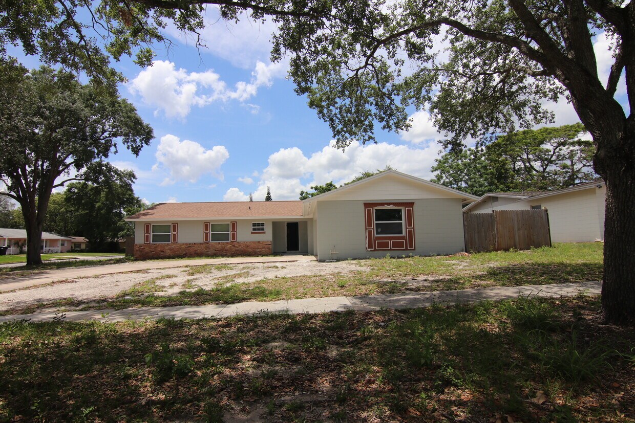Primary Photo - 2224 Dunsford Dr