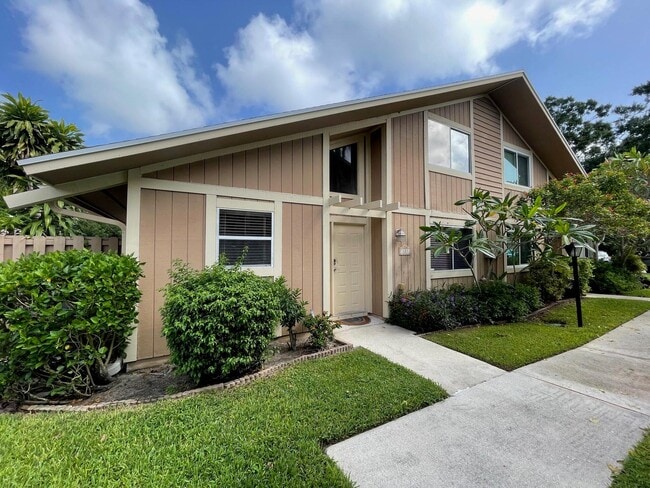 Building Photo - 121 Maplecrest Cir