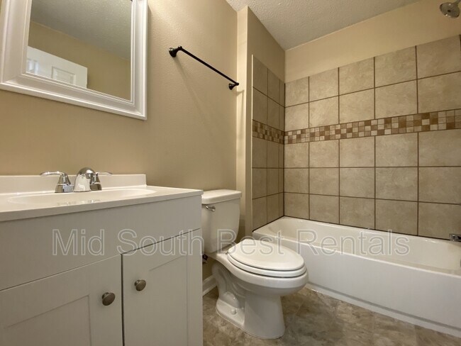 Building Photo - 1105 W 36th St