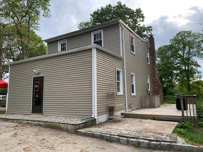 Building Photo - 545 Hoffman Ln