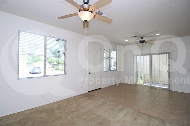 Foto del edificio - 2614 N 73rd Dr