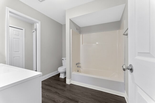 Foto del edificio - 24360 E River Rd