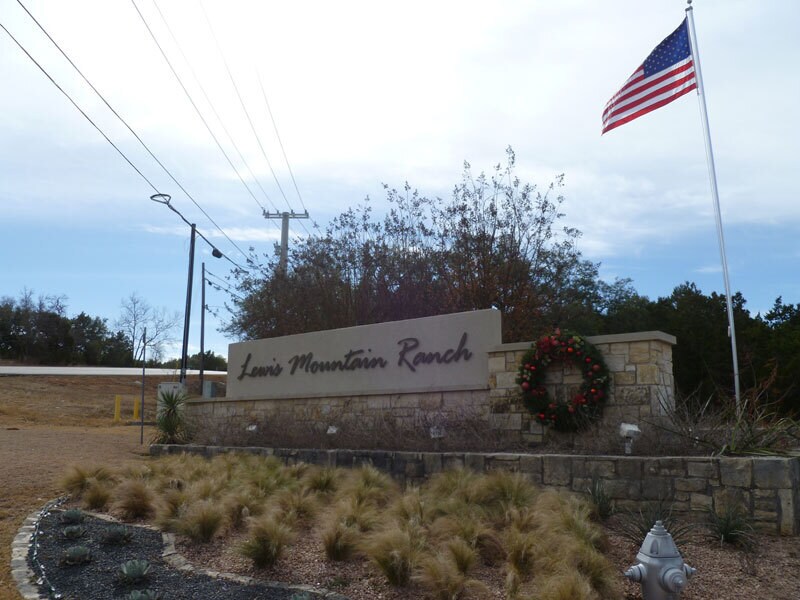 Foto del edificio - 8504 Young Ln