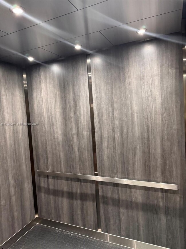 Foto del edificio - 4950 E Sabal Palm Blvd