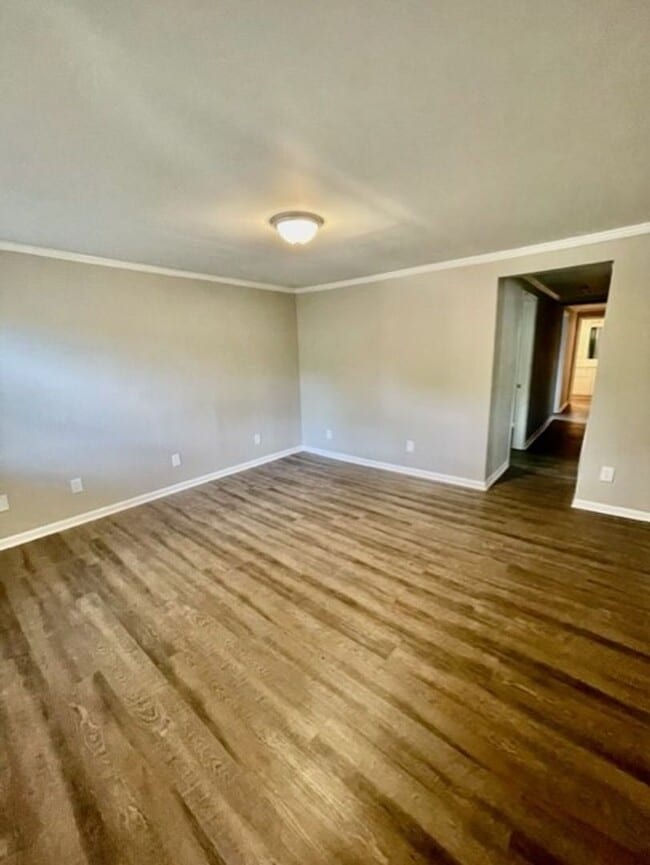 Building Photo - Don't miss out on this Adorable 2 bedroom ...
