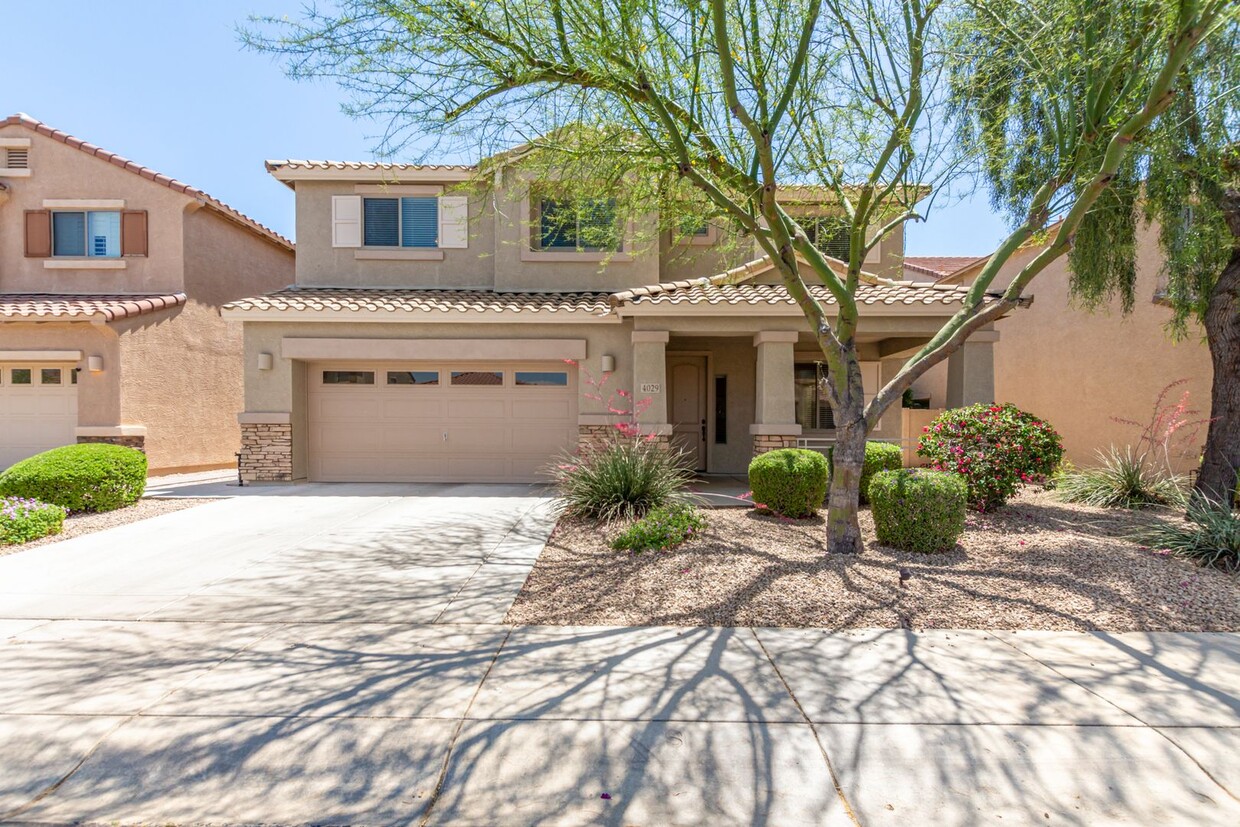 Foto principal - Beautiful Large 5 Bedroom Home In Desert R...